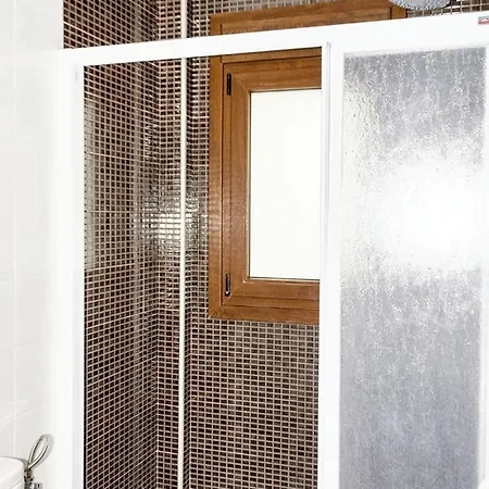 Comfortable House In With Shared Pool